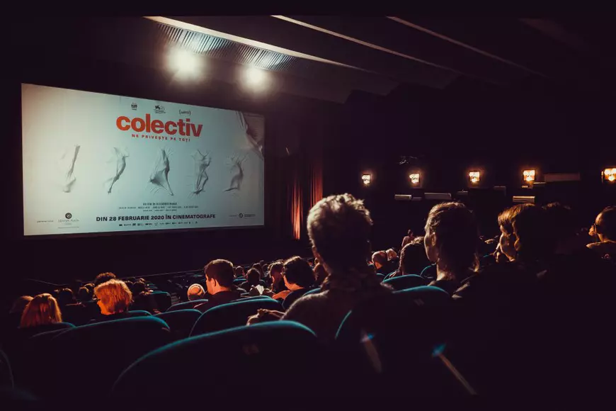 Tinerii de azi din orașul lui Pinalti: ”În această seară am decis să mă înscriu într-un partid politic”, au spus ei după vizionarea „Colectiv”