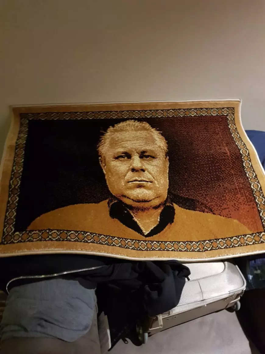 Marius Șumudică, chef de zile mari la Gaziantep, de ziua lui. Turcii i-au făcut cadou o carpetă cu chipul său!