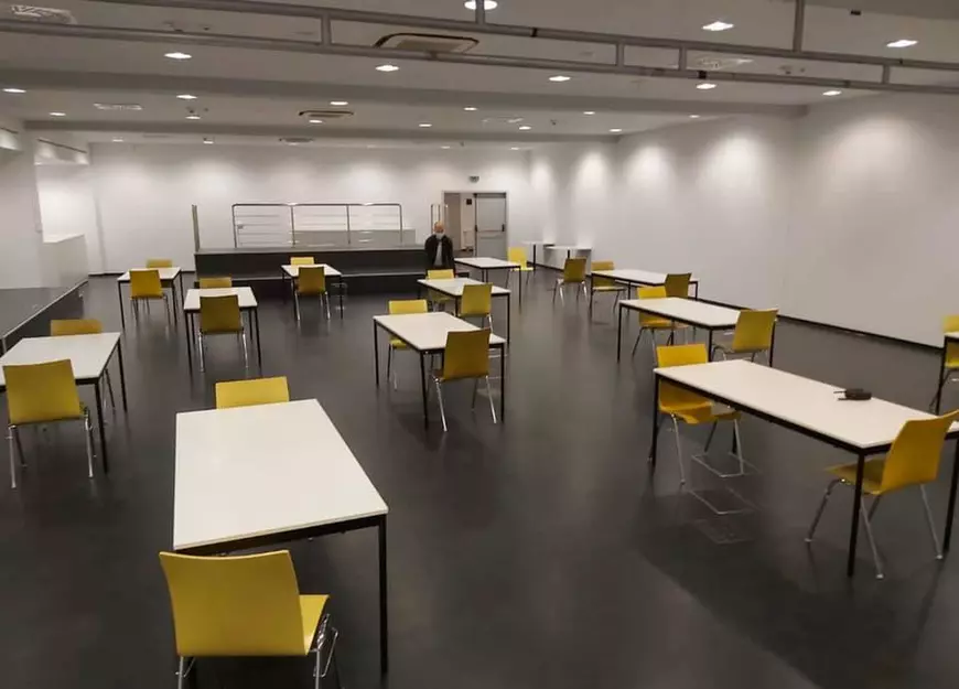 Imaginile din call center-ul de pe Arena Națională: zeci de medici rezidenți, puși să muncească unul lângă altul