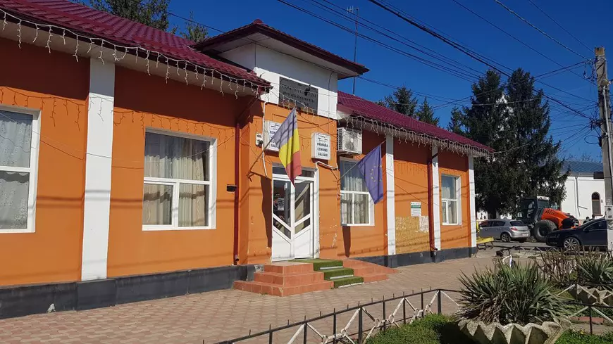 Vecinii din sat îi cred întorşi şi cheamă poliţia, ei strigă după ajutor din Italia: „Suntem blocaţi aici! Într-o săptămână, dormim în stradă”