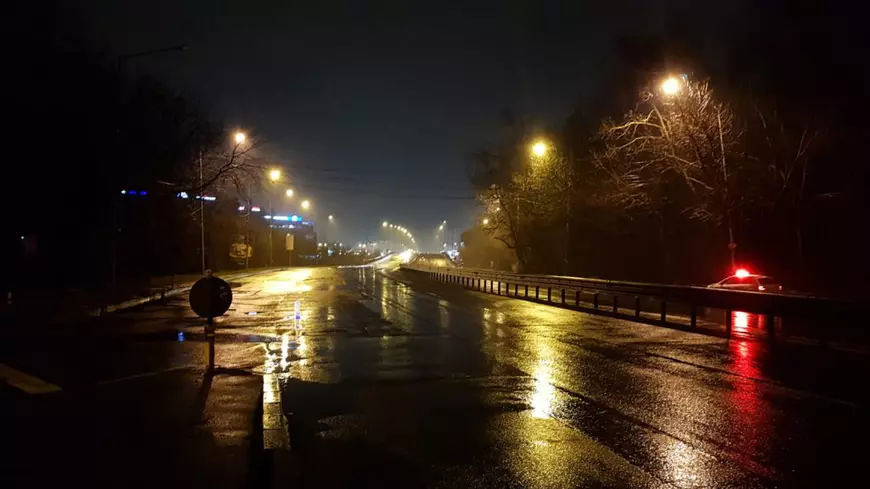 Reacția polițiștilor când un șofer care circula după ora 22.00 fără formular le-a zis: "Vin de la maternitate. Am fată!"