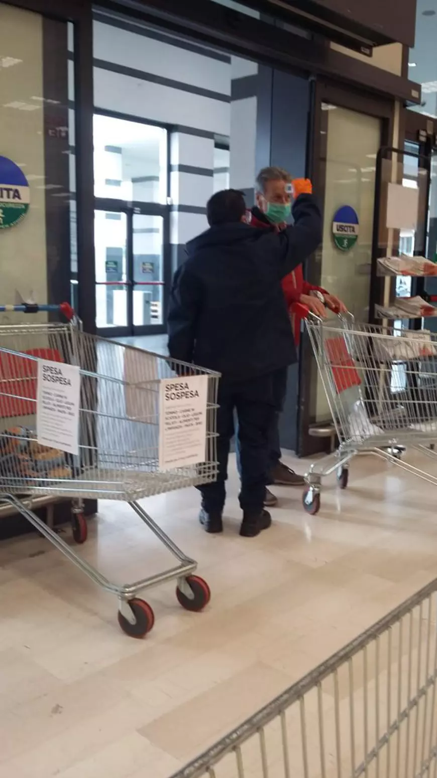 Un grădinar român descrie viața de acum din Italia: Bătrânii te invită la cafea, mâncarea s-a ieftinit și polițiștii te ajută să nu iei amendă