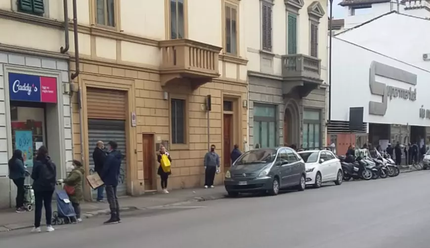 Un grădinar român descrie viața de acum din Italia: Bătrânii te invită la cafea, mâncarea s-a ieftinit și polițiștii te ajută să nu iei amendă