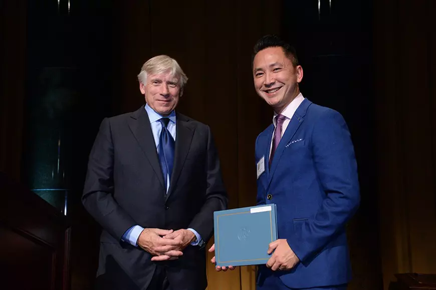 ”Dușmanul nostru adevărat nu este virusul, ci răspunsul nostru la el”. Articolul puternic al scriitorului Viet Thanh Nguyen în The New York Times