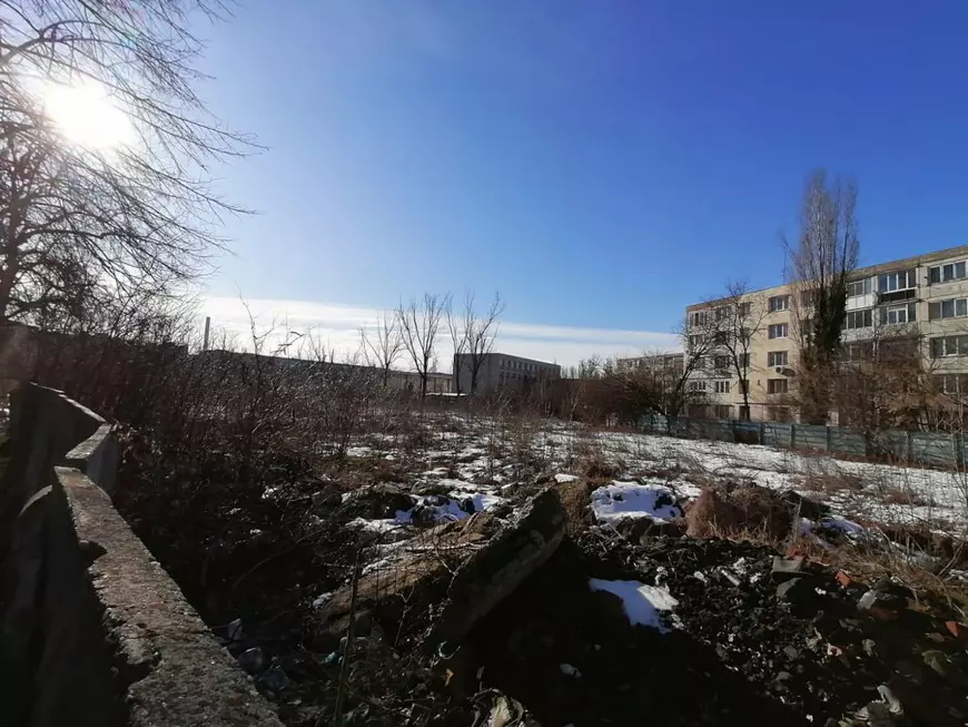 Terenul pe care a fost baza sportivă Girueta. Fotografie din februarie 2020