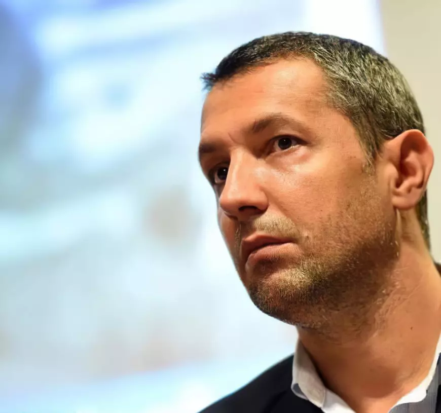 INTERVIU | Medicul senator Adrian Wiener: Cazurile uşoare şi medii de COVID-19 trebuie tratate acasă. Spitalele nu pot asigura izolarea