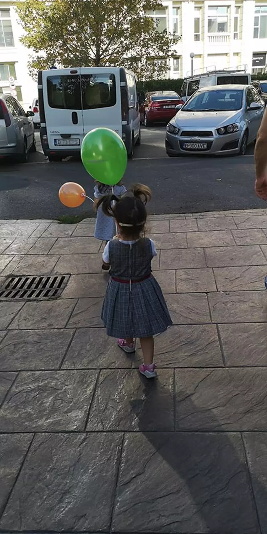 Mamă disperată, după ce una dintre gemenele ei a fost testată pentru coronavirus, însă probele au fost “ratate”: “De la spital mi s-a zis că am avut ghinion și că trebuie să aduc înapoi copilul pentru recoltare”