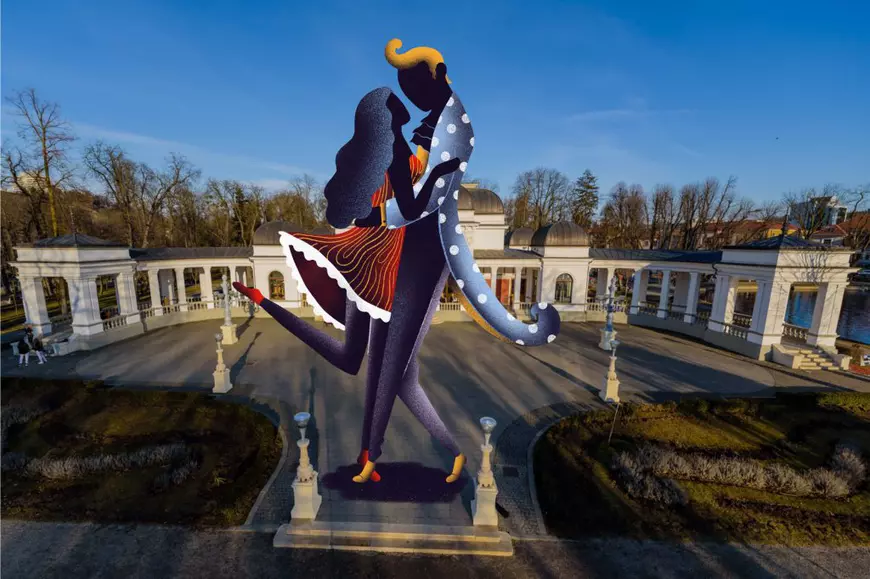 Artiștii care au readus viață în fotografii cu străzile goale din țară: „Am vrut să transmitem un mesaj mai optimist, plin de culoare”