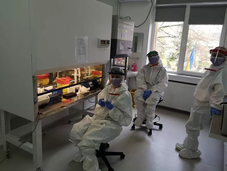 Spitalul Județean Brașov a primit o linie de testare pentru COVID-19 de la Universitatea Transilvania