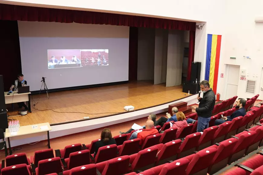 Medicii de la Spitalul Mioveni colaborează cu specialiști chinezi pe tema COVID-19