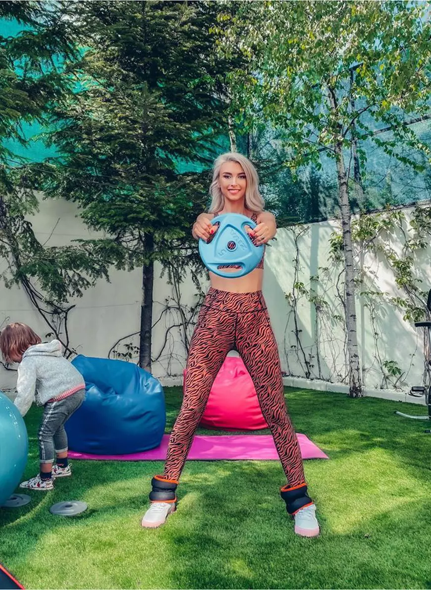 Care este secretul siluetei Andreei Bălan, după două luni de izolare. A arătat totul pas cu pas. Cum a reacționat fiica ei cea mare