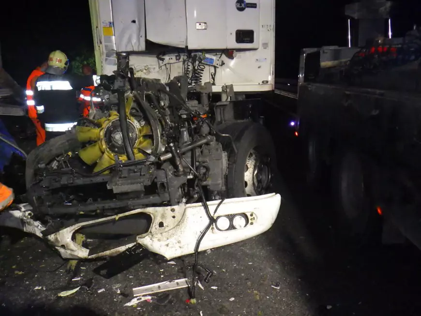 Șoferul unui TIR românesc, în stare gravă la spital, după un accident teribil în Ungaria