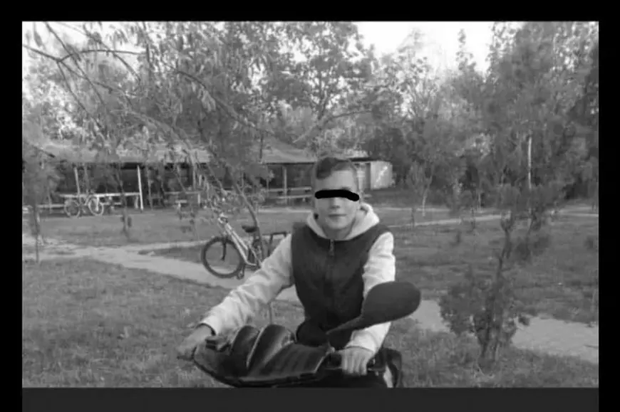 Un adolescent de 14 ani s-a spânzurat. Aflată în Spania, mama sa nu a venit la înmormântare, din cauza restricțiilor