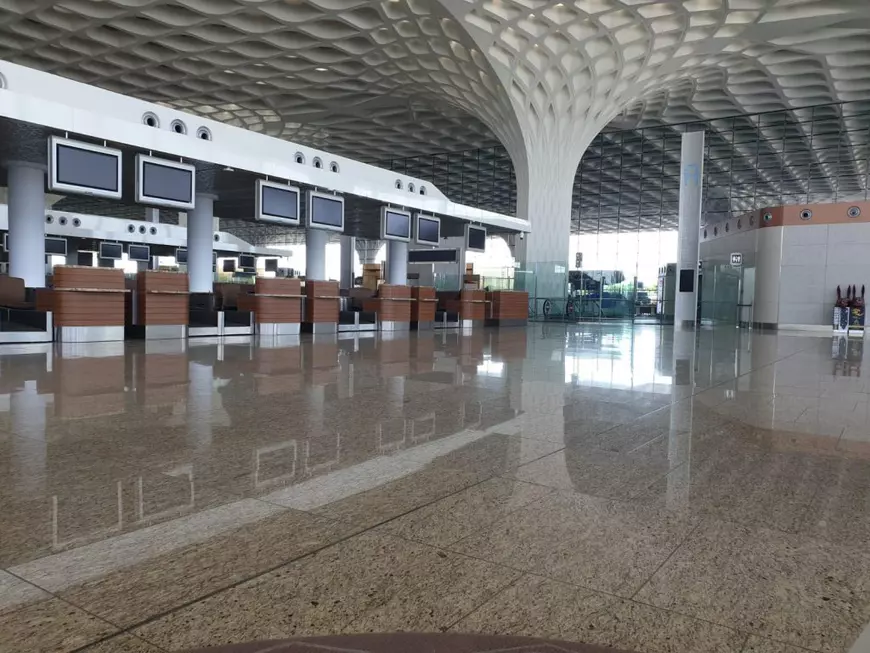 ”Se închide și ultimul hostel și rămân în stradă, într-o stațiune închisă”. Situație disperată pentru o româncă ”prizonieră” în India