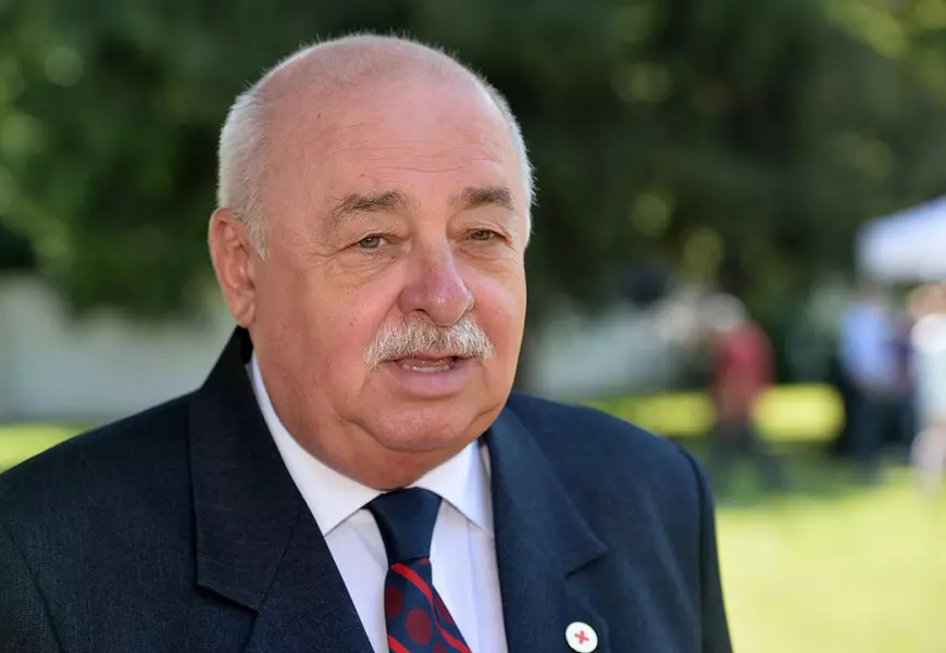Partidul Crucea Roșie. Foști și actuali parlamentari și primari, politicieni din toată țara conduc o organizație declarată apolitică