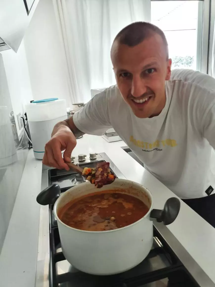 FOTO & VIDEO | O zi cu Vlad Chiricheș în Italia, pe timpul pandemiei. Mișcare, fasole cu afumătură și lectură