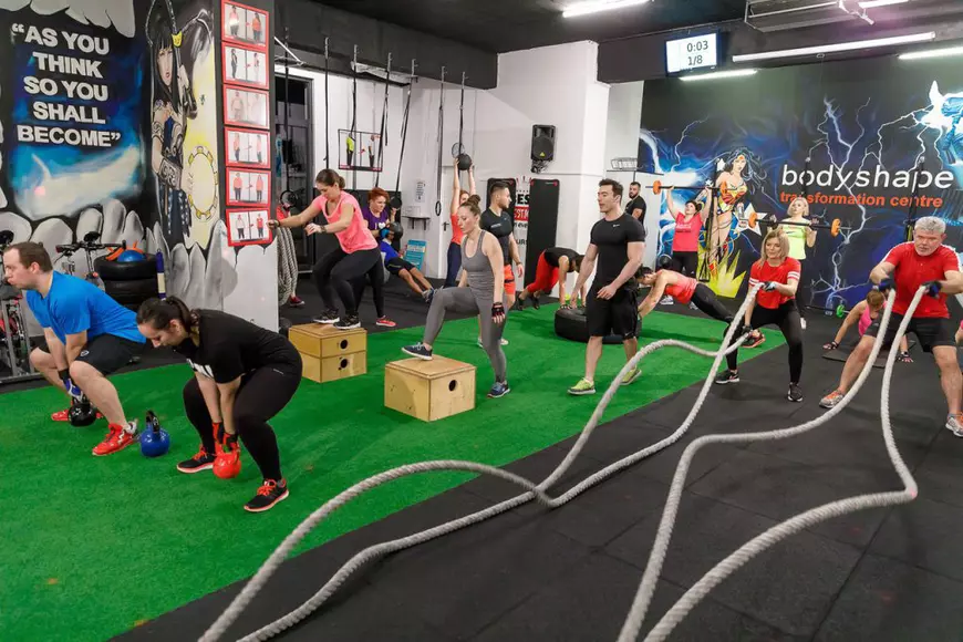 6 din 10 români care făceau sport sunt afectați de mâncatul emotional în carantină! Studiu