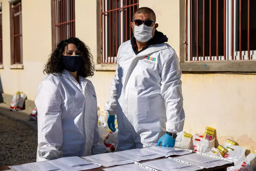 Copiii romi din Româneşti, Dâmboviţa, tânjesc după lecţii, după învăţători şi după colegi: „Ne e dor de şcoală!”