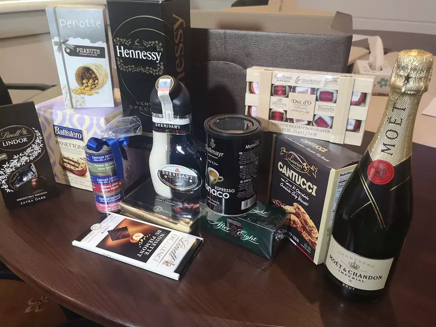 Șeful funcționarilor publici a primit cadou, de Paște, de 850 de lei, de la șefa DGASPC Sector 6. Ce a făcut cu „atenția”