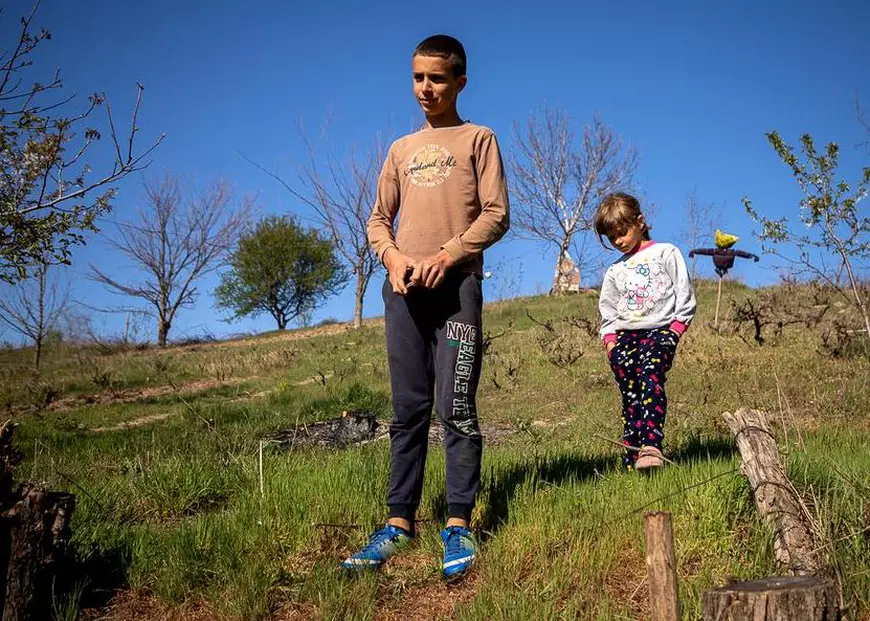 Băiatul din Lipnița care i-a transmis ministrului educației că vrea să învețe a primit laptop și internet. „Mi-era tare frică să nu uite toată lumea de mine”