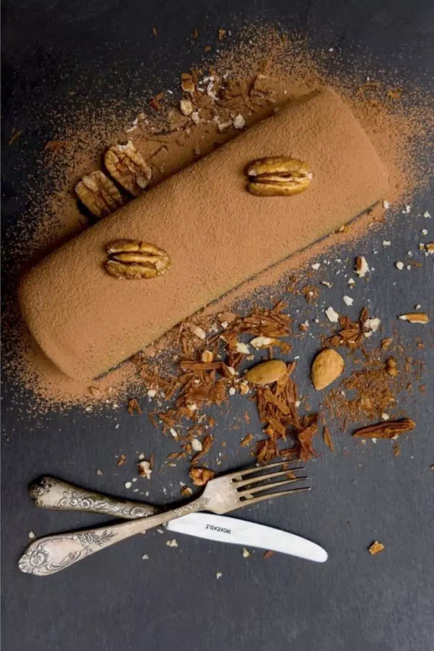 Masa de Paște, la un click distanță. De unde poți comanda cozonaci tradiționali și raw vegani sau cum îi poți face acasă, după rețete reinventate