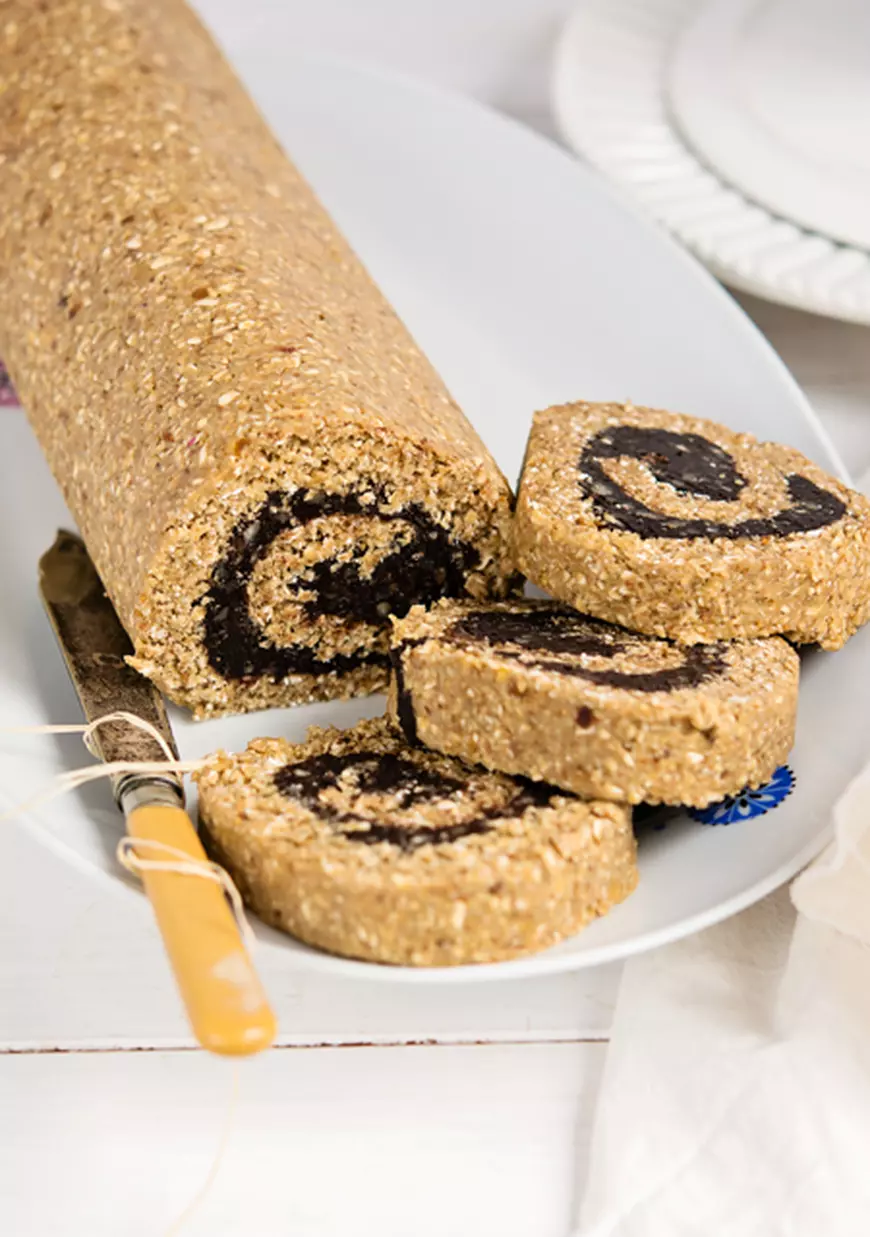 Masa de Paște, la un click distanță. De unde poți comanda cozonaci tradiționali și raw vegani sau cum îi poți face acasă, după rețete reinventate