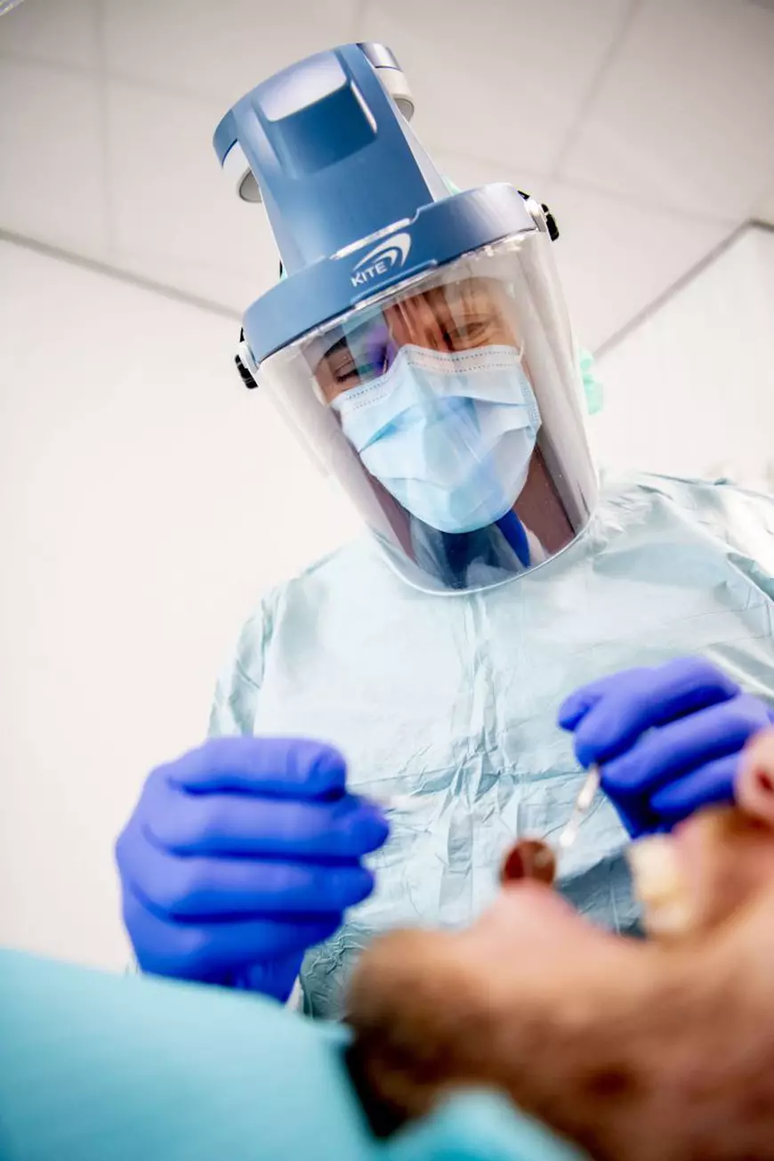 FOTO | Cum arată viața după carantină. Imagini altfel după relaxarea condițiilor de izolare și redeschiderea unor afaceri