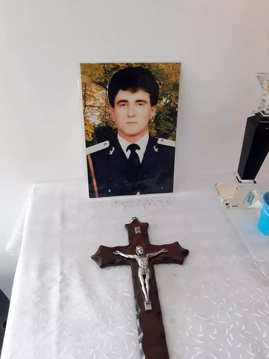 Vela a numit un nou adjunct al Jandarmeriei, pe colonelul Remus Cîmpan, care și-a omorât un coleg la Revoluție. Sora victimei: “Domnule colonel, nota de plată divină nu rămâne niciodată neachitată”