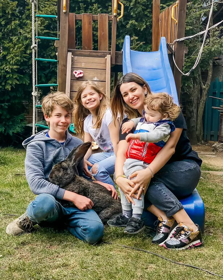 Ela Crăciun a petrecut Paștele într-un peisaj de vis. A ales să-și mute familia în casa de la munte