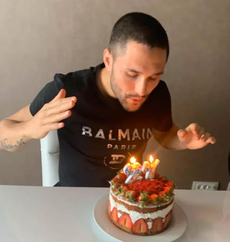 Florin Andone a împlinit 27 de ani, în izolare la Istanbul. Imagini inedite de la aniversare