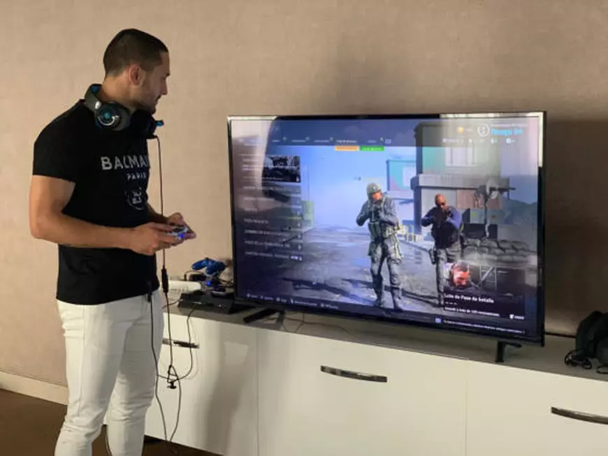 Florin Andone a împlinit 27 de ani, în izolare la Istanbul. Imagini inedite de la aniversare