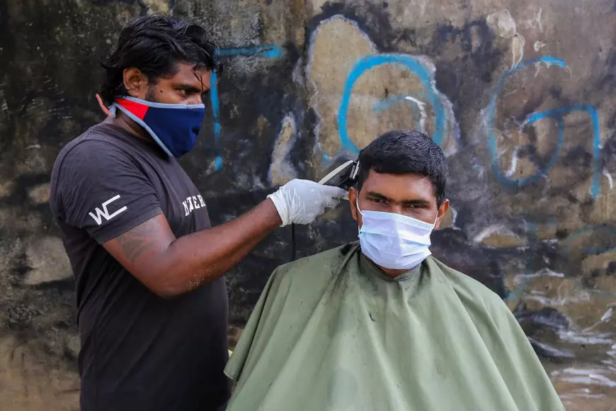 FOTO | Cum arată viața după carantină. Imagini altfel după relaxarea condițiilor de izolare și redeschiderea unor afaceri