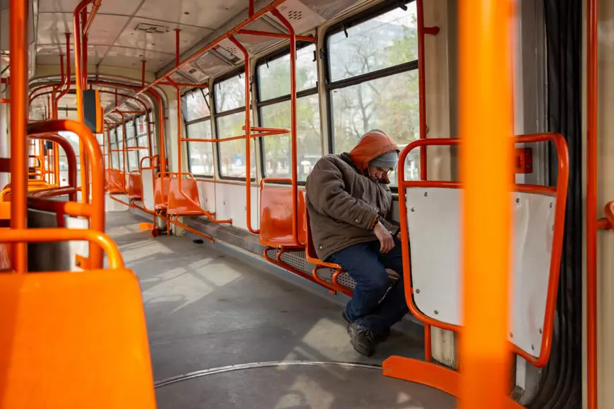 Cum se circulă în București după ce transportul în comun a fost redus la jumătate