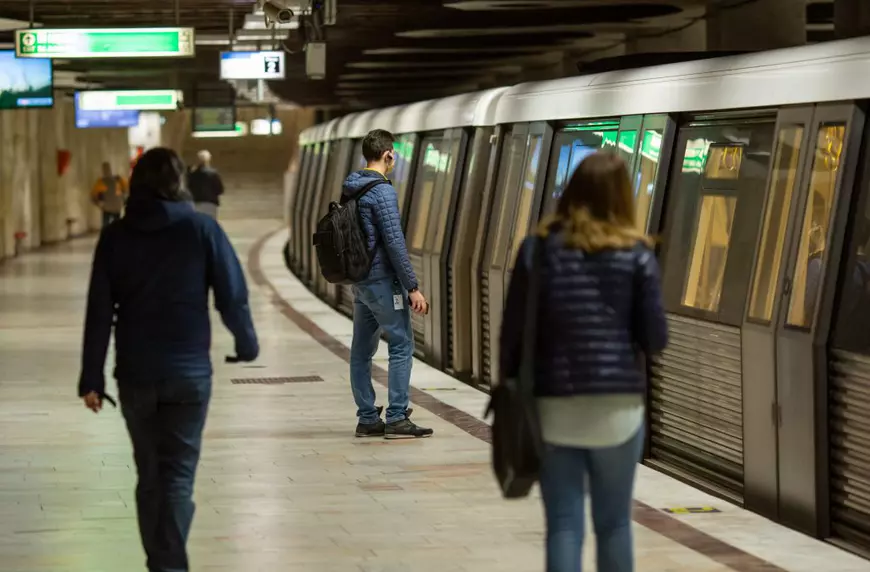 Cum se circulă acum pe cea mai aglomerată magistrală de metrou: “Igiena e cea mai importantă”