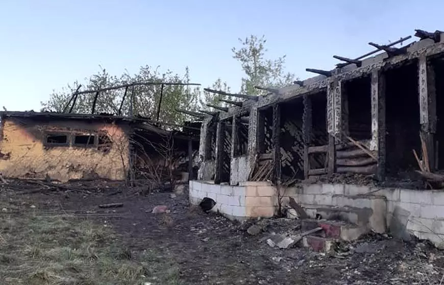 O bătrână a fost mistuită de flăcări în casă. Avea lumină doar de la o lumânare, care i-a adus sfârșitul