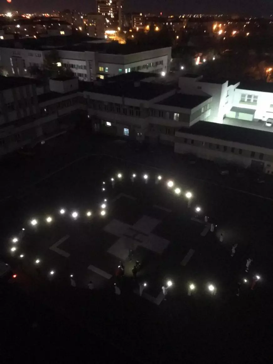 Imagini emoționante la Timișoara. Luminile, aprinse în tot orașul în semn de prețuire pentru medici