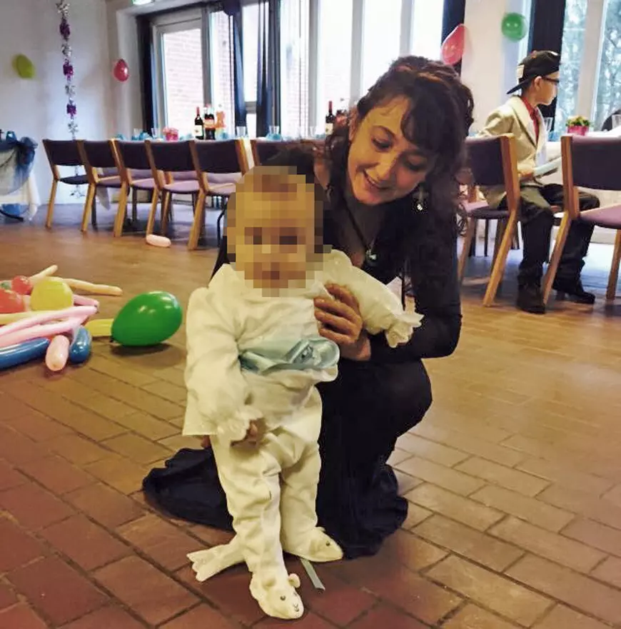 După ce primul băiat i-a murit de leucemie, statul danez i-a luat al doilea copil unei românce. Ea luptă de 6 ani să-l repatrieze