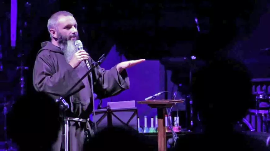 Un senator, un medic și un călugăr pun Coronavirusul în versuri