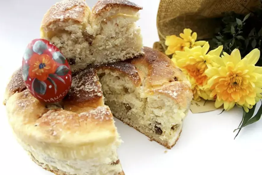 Masa de Paște, la un click distanță. De unde poți comanda cozonaci tradiționali și raw vegani sau cum îi poți face acasă, după rețete reinventate