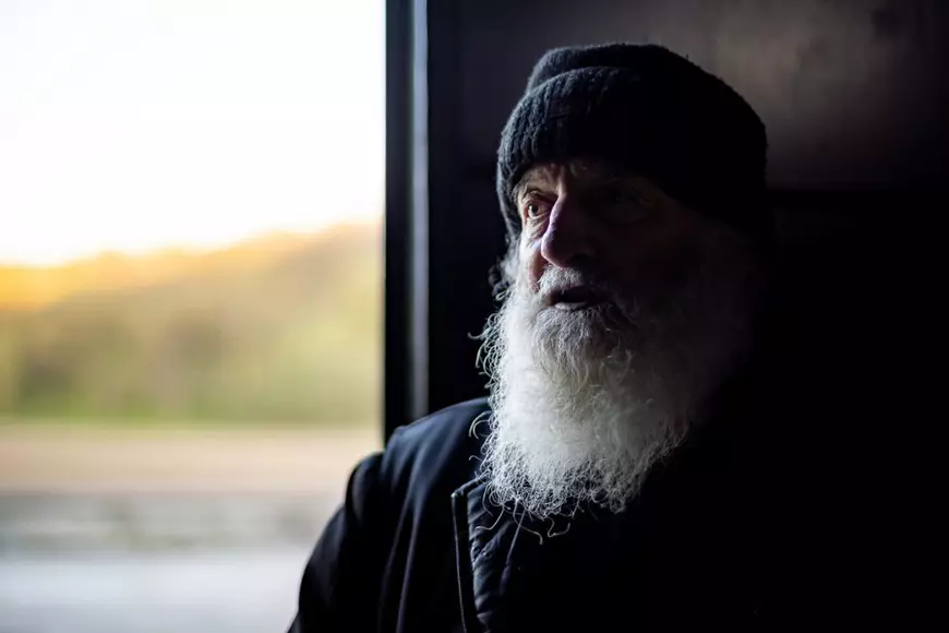 Cum este sărbătorit Paștele în cea mai veche biserică creștină din România, Peștera Sfântului Andrei: “Totul e rânduit de la Dumnezeu, și boala, și vindecarea”