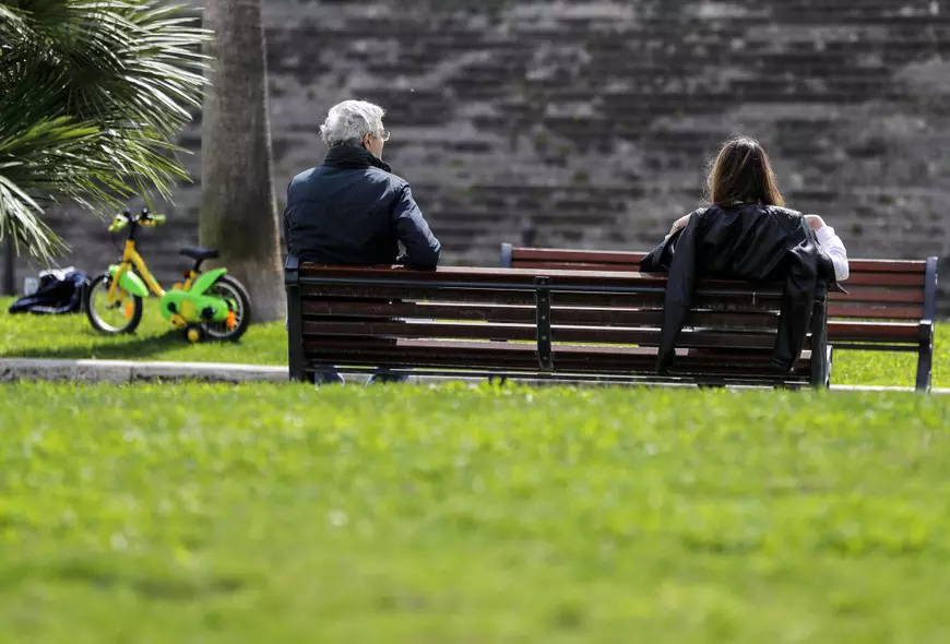 FOTO | Cum arată viața după carantină. Imagini altfel după relaxarea condițiilor de izolare și redeschiderea unor afaceri