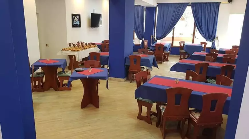 Mici şi bere de 1 Mai în Malta, la singurul restaurant românesc de pe insulă: "Şi maltezii sunt impresionaţi de mâncarea noastră"