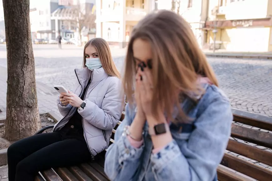 Masca de protecție, de la „opțională” la „obligatorie”. De ce s-au schimbat recomandările oficiale și ce ne spune asta despre comunicarea în pandemia COVID-19