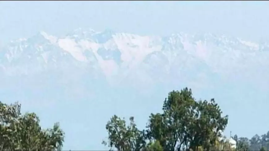 Munții Himalaya, văzuți de la 200 km distanţă pentru prima dată în ultimii 30 de ani datorită reducerii poluării din India