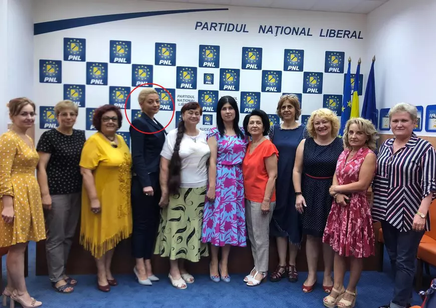 Legăturile cu PNL ale directorului medical de la Suceava, repus azi în funcție: soția lui e membru de partid, iar medicii spun că e ținut în spate de un deputat liberal