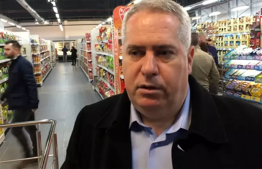 DSP Caraș-Severin închide un magazin dintr-o rețea abia după ce Libertatea a sunat să se intereseze de o vânzătoare, soția unui om cu COVID-19