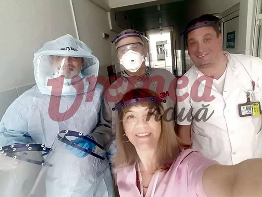 Viziere imprimate 3D produse și donate medicilor de „Inorogii” din Bârlad. Elevii din cercul de robotică s-au mobilizat de acasă