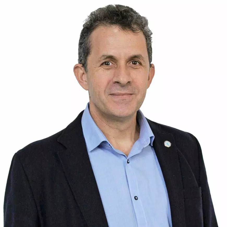 STUDIU | Angajații români trec prin criză optimiști și dispuși să-și ajute firmele. Ar accepta să muncească mai mult, dar nu să li se scadă salariile