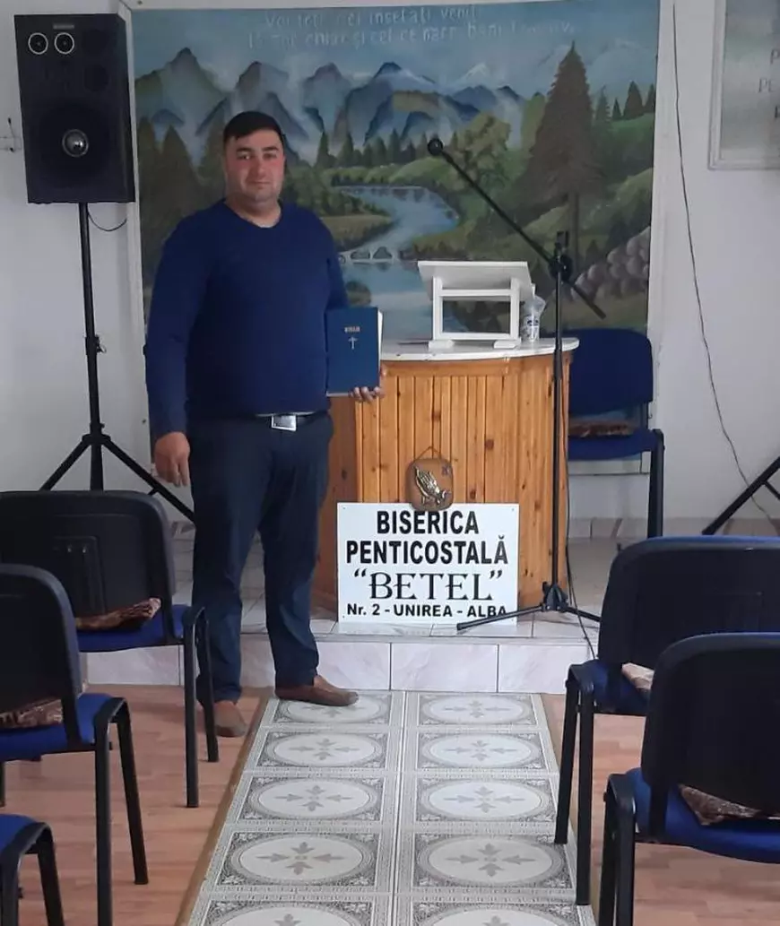 Cine e predicatorul român care a lăsat biserica pentru a culege salată în Germania: “Dumnezeu îmi dă putere. Câștig cât în tot anul în țară!”