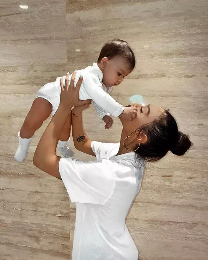 Carmen Minune și fetița ei au fost testate pentru COVID-19. Cele două au ajuns la spital. “Sofia are o infecție”